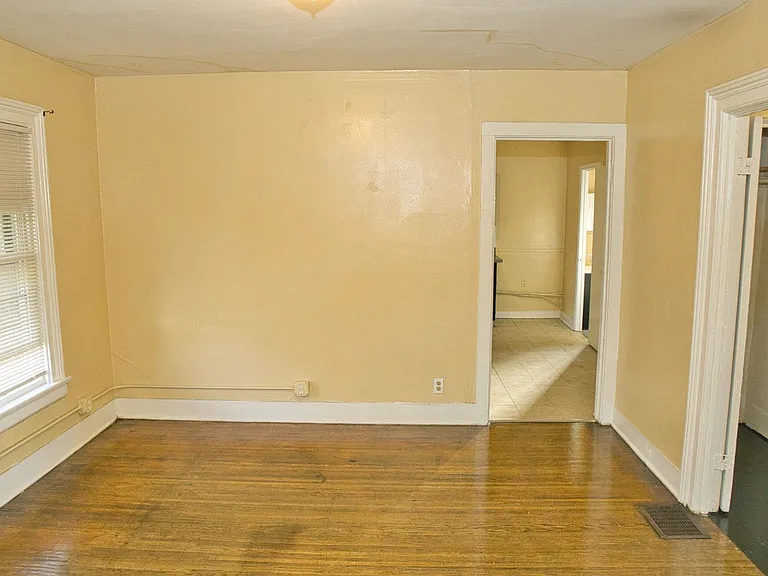 865 Clifford Ave — Photo 10