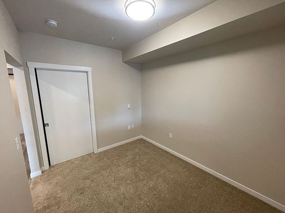 5th image of 2960 Willamette St #304