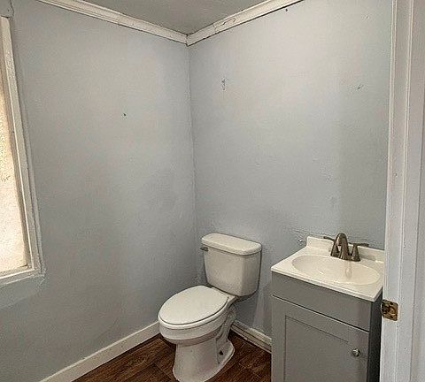 4th image of 940 Gordon St