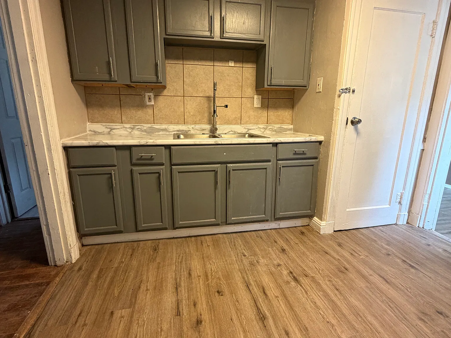 3 bed, 702 sqft, $1,600 — Photo 4