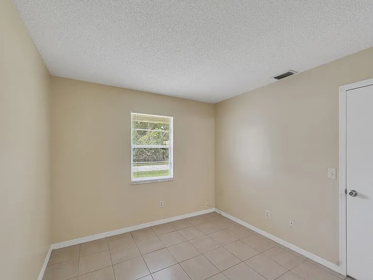 205 SW Voltair Ter — Photo 18