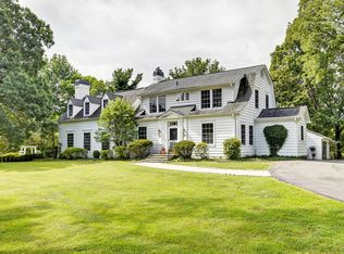 12 River Hill Rd, Indian Hills, KY 40207