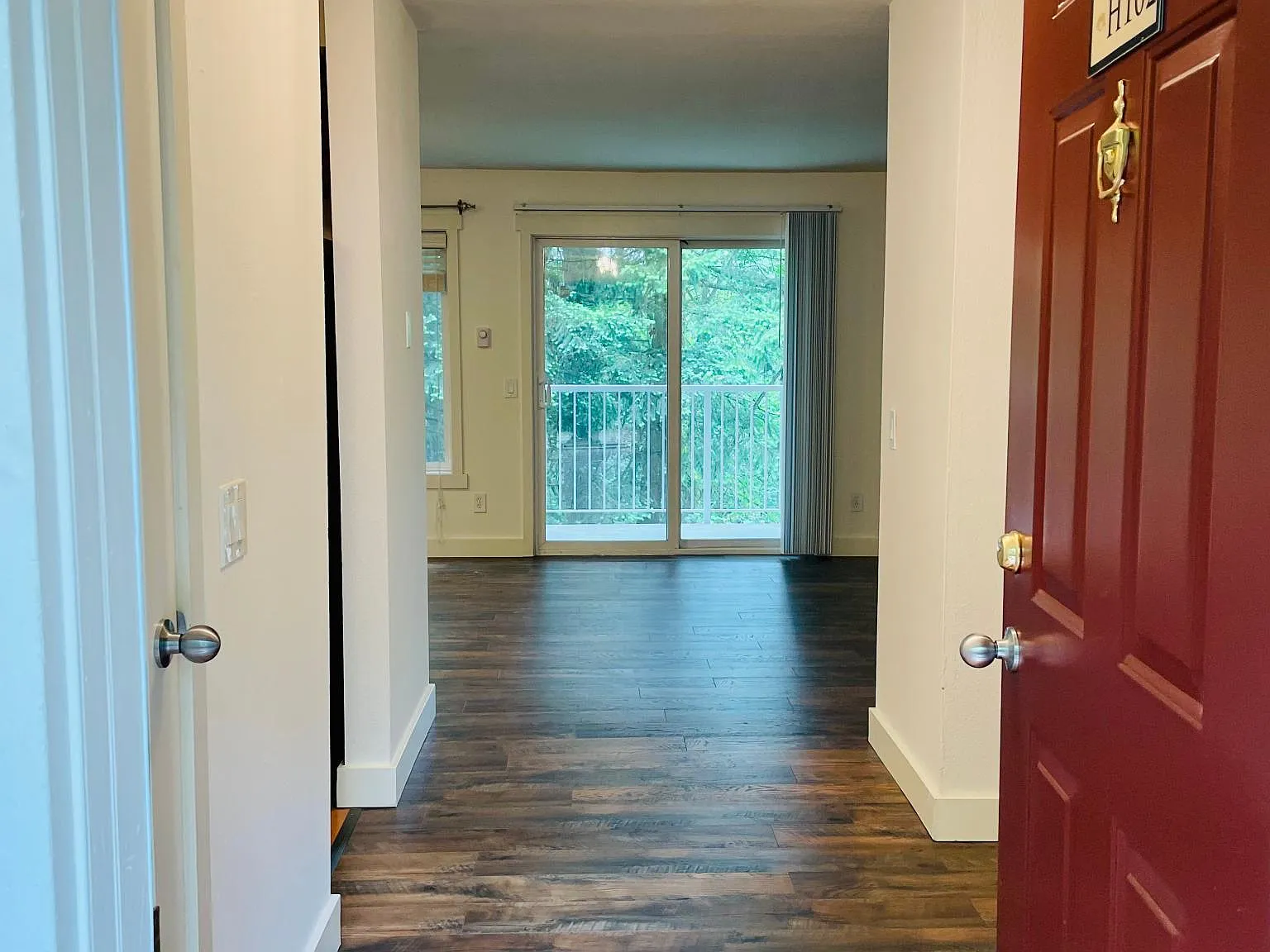 2 bed, 1.5 bath, 922 sqft, $2,300 — Photo 2