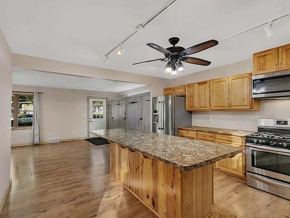 5th image of 220 Cedar Ave S