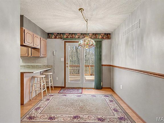 4th image of 887 Woodridge Dr