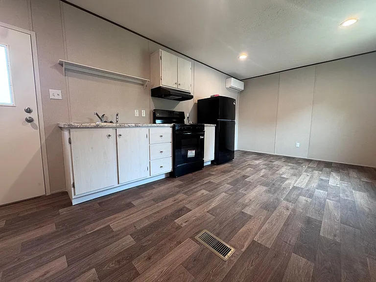 1111 Alexandria Rd SW — Photo 3