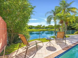 220 SW 113th Ter, Pembroke Pines, FL 33025