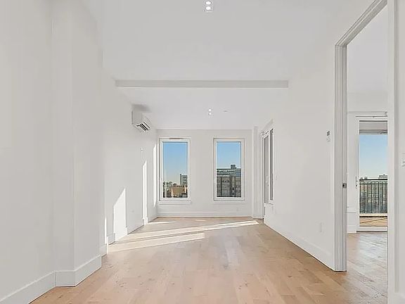 4th image of 58 Vanderbilt Ave #7M