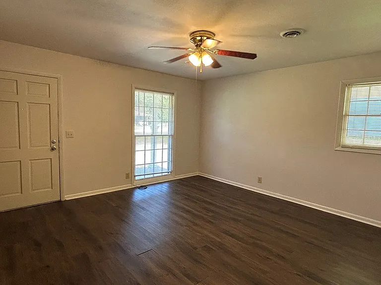 1013 Park St — Photo 3