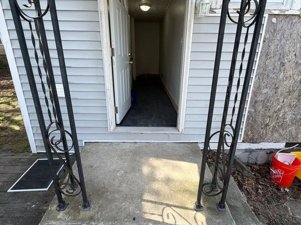 105 E 4th St APT 4, Oswego, NY 13126