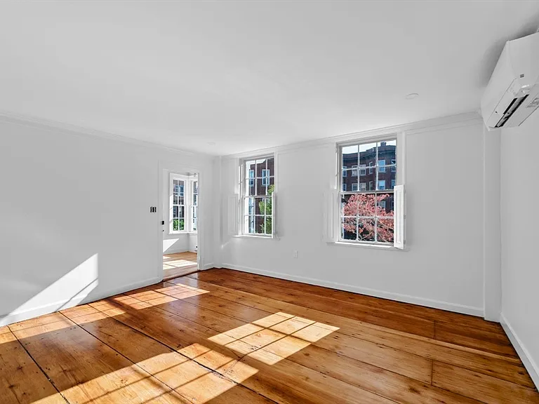 14 Lynde St #2 — Photo 7