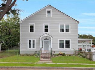 7 Oakwood St, Ronkonkoma, NY 11779