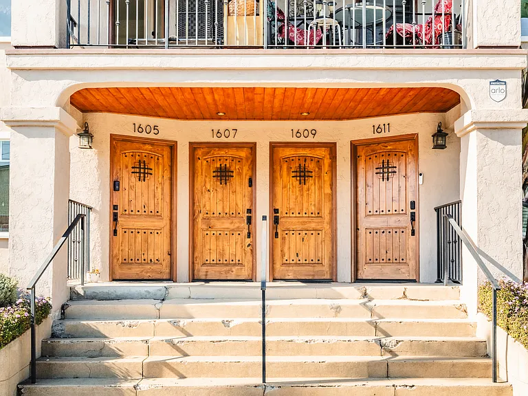 1611 E Broadway — Photo 38
