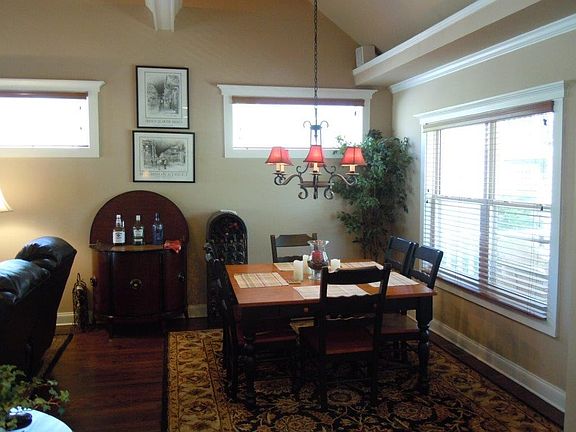 4th image of 2309 Gardengate Way SE