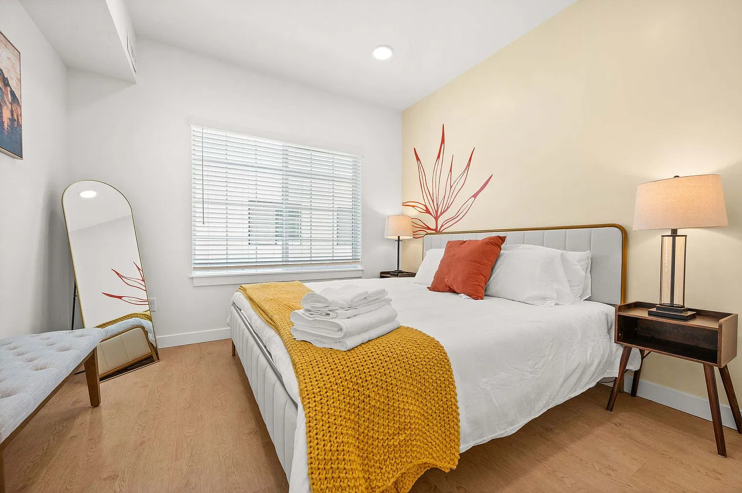 2 bed, 2.0 bath, 1496 sqft, $4,363 — Photo 4