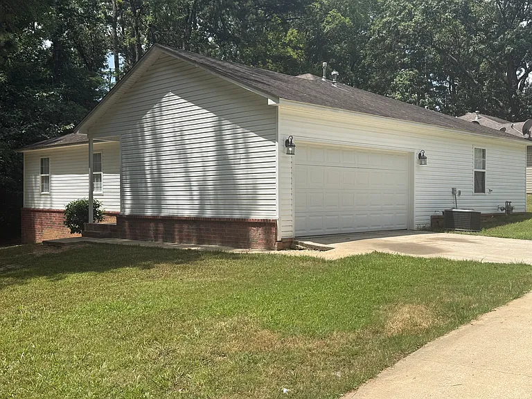 1504 McCurdy — Photo 15