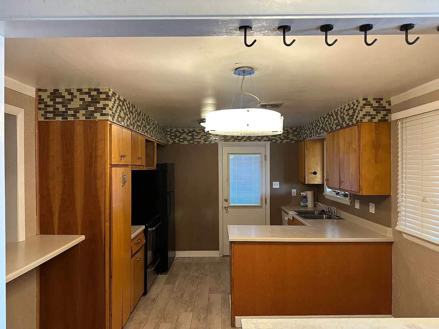 3 bed, 1360 sqft, $2,500 — Photo 1