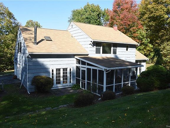 3rd image of 11 Pinegrove Dr