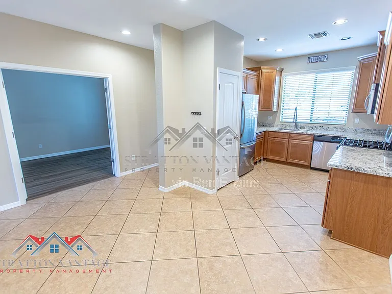 1532 E Apollo Rd — Photo 8