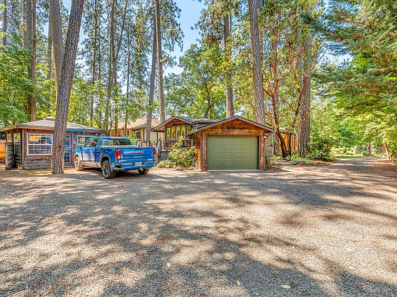 3rd image of 560 Park Dr