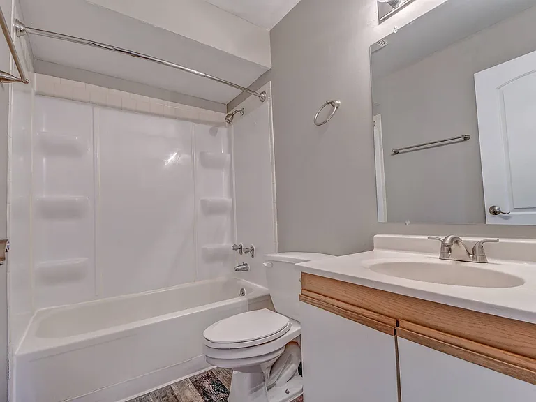 2x1 Renovated Bath 2x1 Renovated Bath