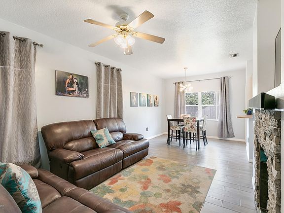 3rd image of 1020 Park Dr APT A
