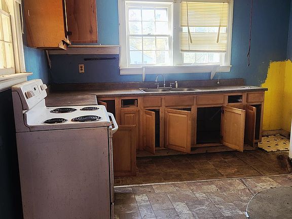 5th image of 208 Camden St