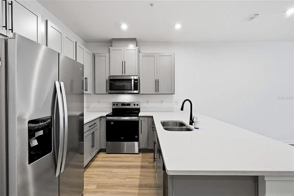 3 bed, 2.5 bath, 1800 sqft, $2,700 — Photo 4