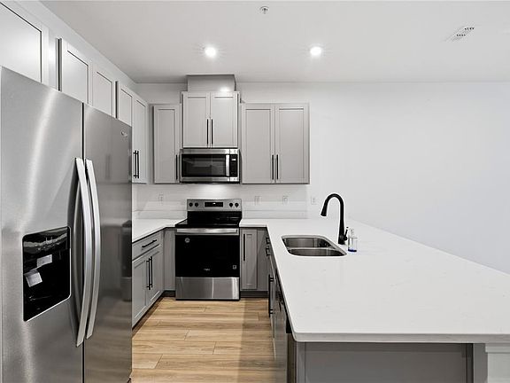 5th image of 9844 Walkway Dr