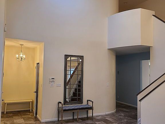 3rd image of 9 Brentwood Ln