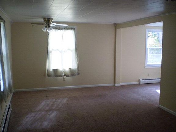 3rd image of 252 Robert St
