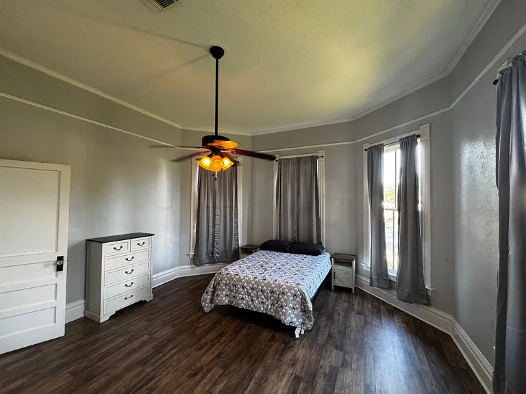 802 Main St — Photo 17