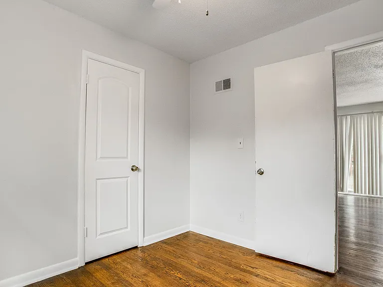 3604 E 61st St — Photo 41