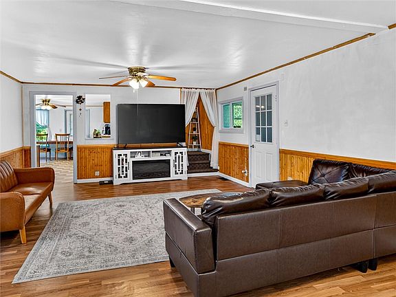 4th image of 9883 S Lake Rd