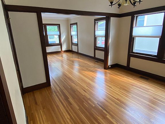 Spacious dining/living room 
Natural light
View #1