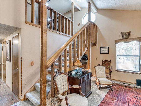 4th image of 2106 Twisted Oak Dr