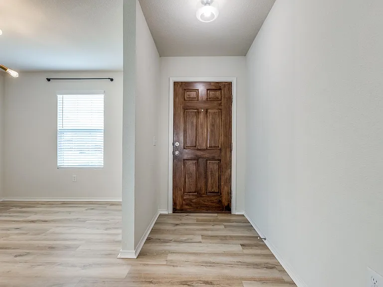 1337 Waggoner Dr — Photo 5