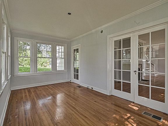 4th image of 715 N Peninsula Dr