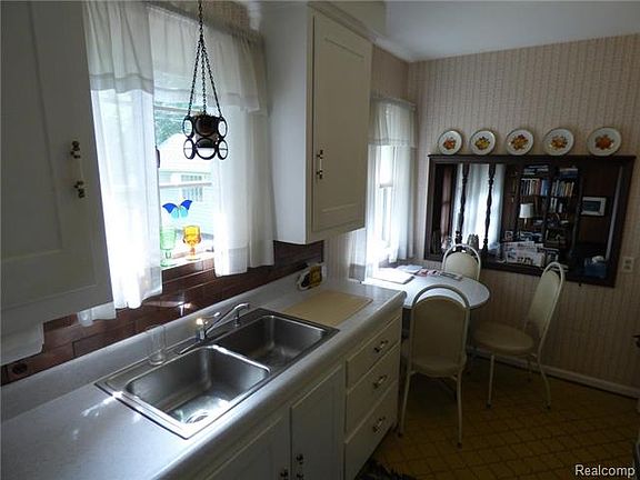 5th image of 6615 Shenandoah Ave