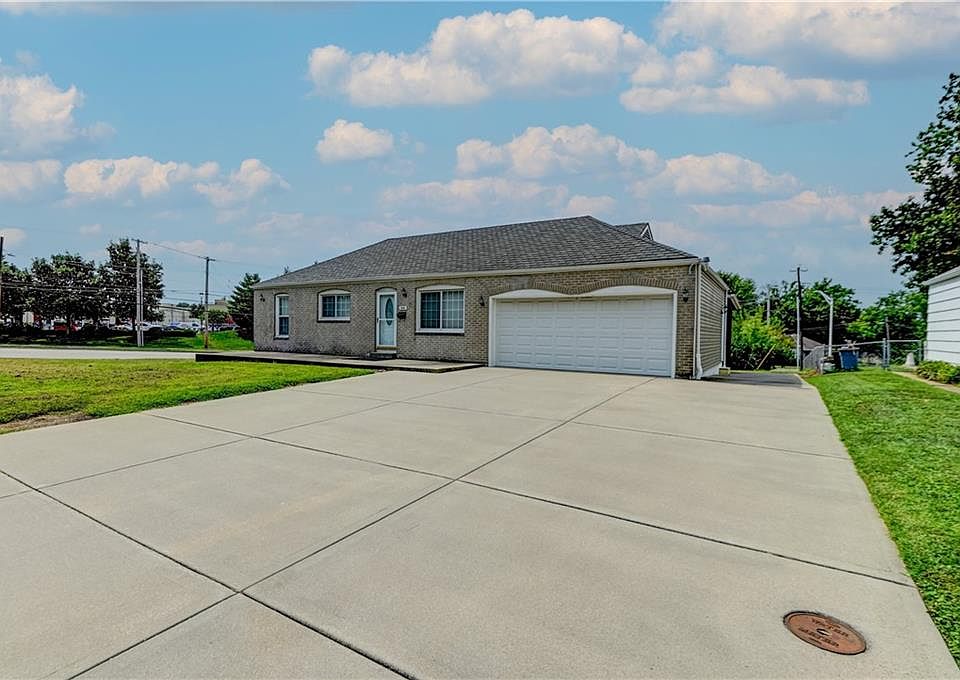 1st image of 218 SW Opal Dr