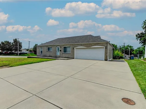 218 SW Opal Dr, Lees Summit, MO 64081