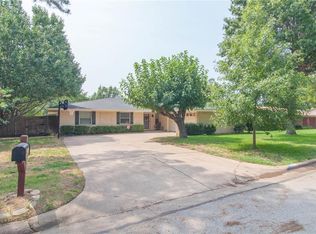 1402 Apache St, Arlington, TX 76012