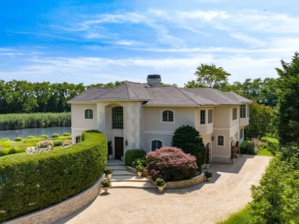 54 Cobb Isle Rd, Water Mill, NY 11976