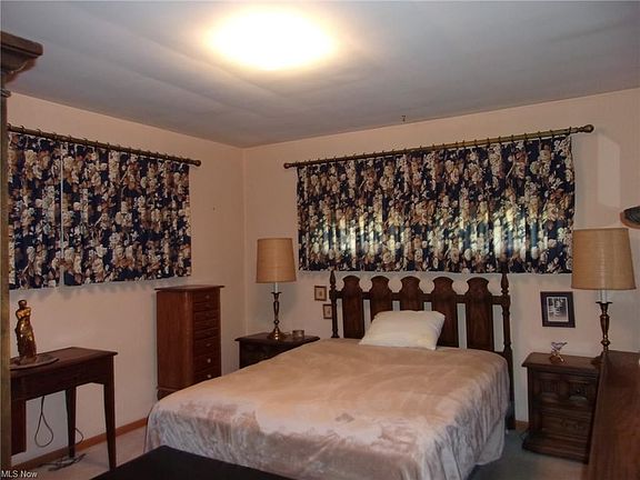 4th image of 26179 Leslie Ave