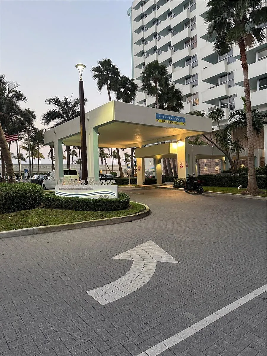 Building Photo - 2899 Collins Ave #936
