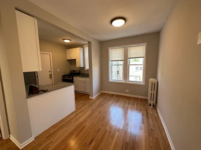 1 bed, 700 sqft, $1,300 — Photo 3