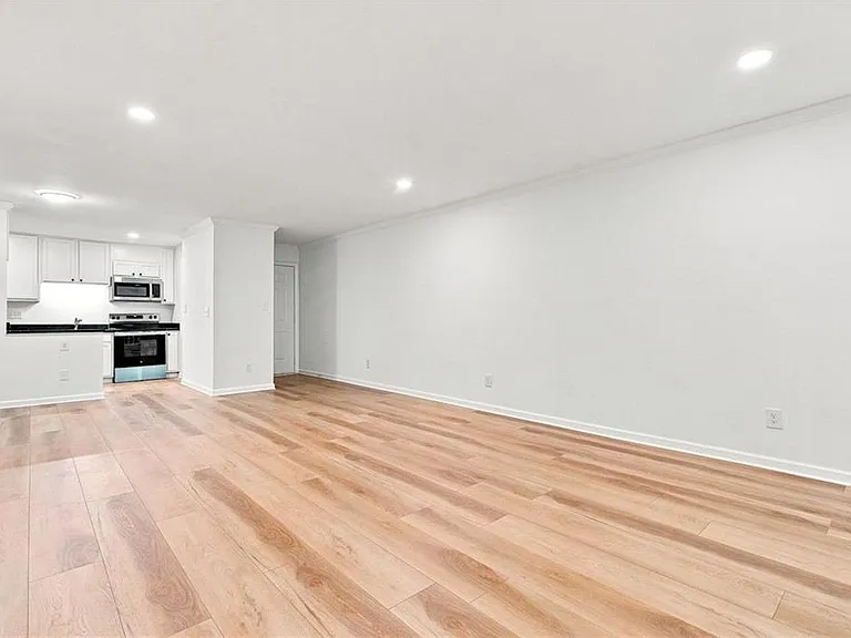 5095 Roswell Rd #203 — Photo 7