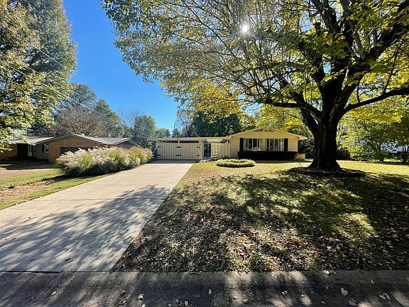2nd image of 2848 E Eastmoor Dr