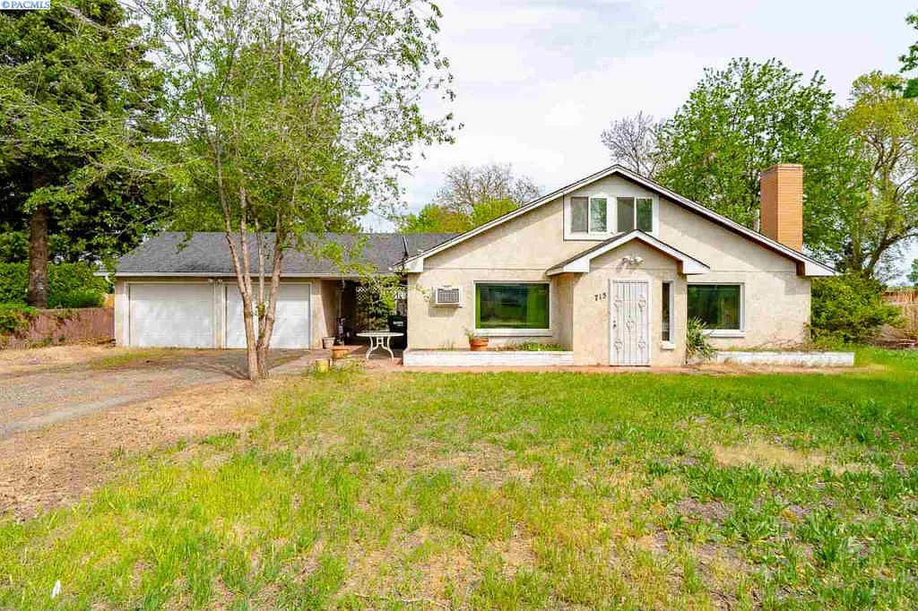 715 Road 37 photo 1