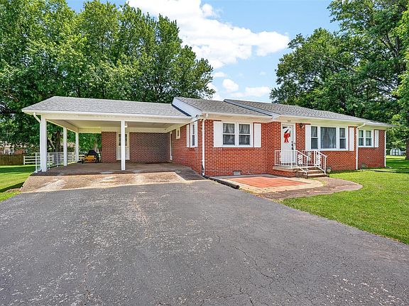 2nd image of 909 Sunset Ln